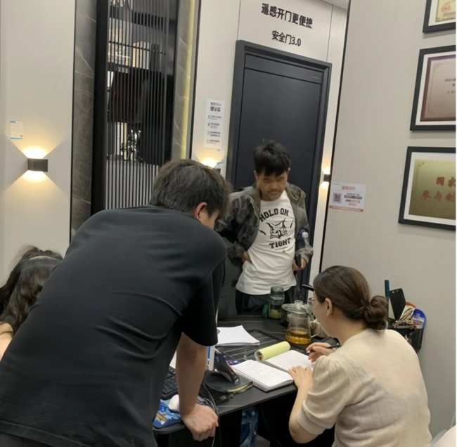 王力门业