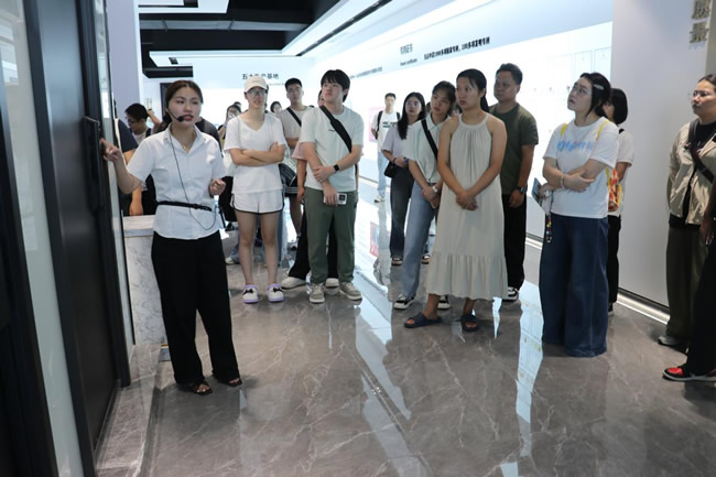 王力门业 | 金华高校学子“解锁”王力：探秘产业魅力，预见未来可能