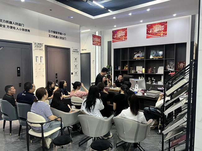 王力门业 | 杭州经销商黎总团队：2个月狂销46樘机器人防盗门！看他如何在逆境中突围