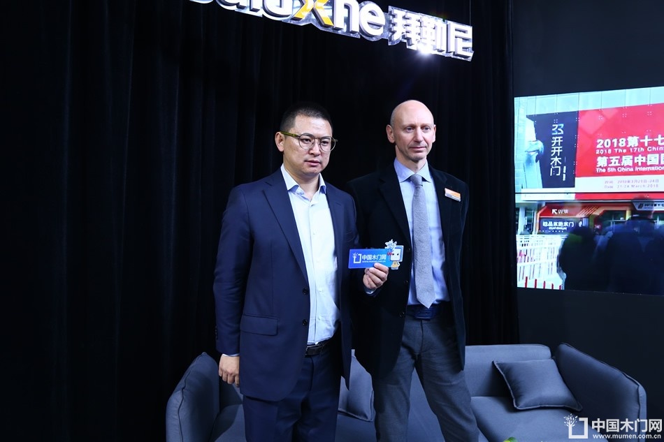 拜勒尼门板 李旭